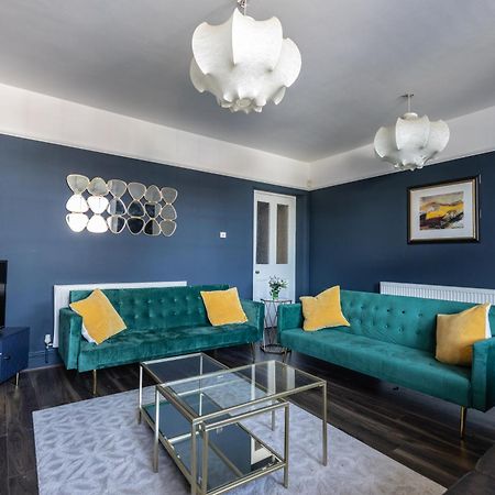 Boutique Family Apartment In Celebrity Village. Barnt Green Eksteriør bilde
