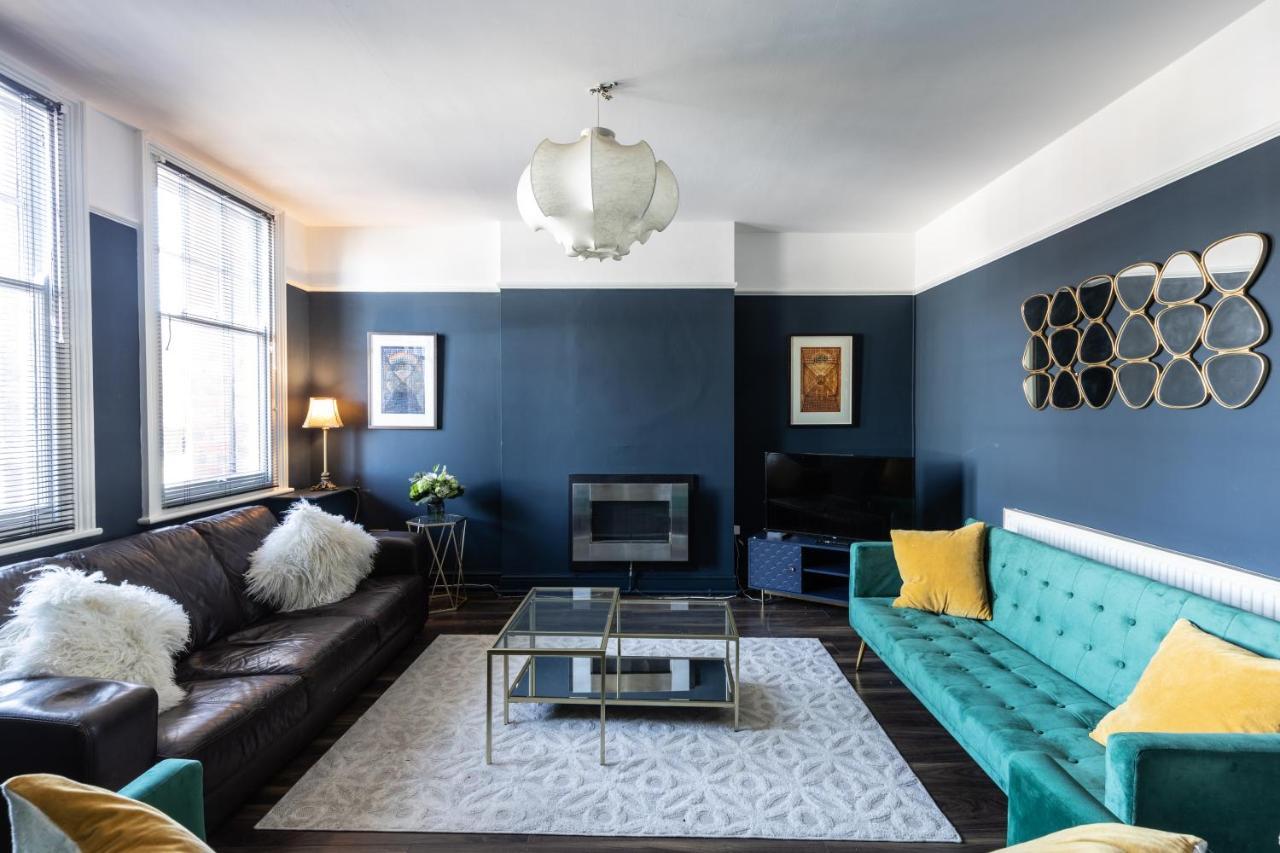 Boutique Family Apartment In Celebrity Village. Barnt Green Eksteriør bilde