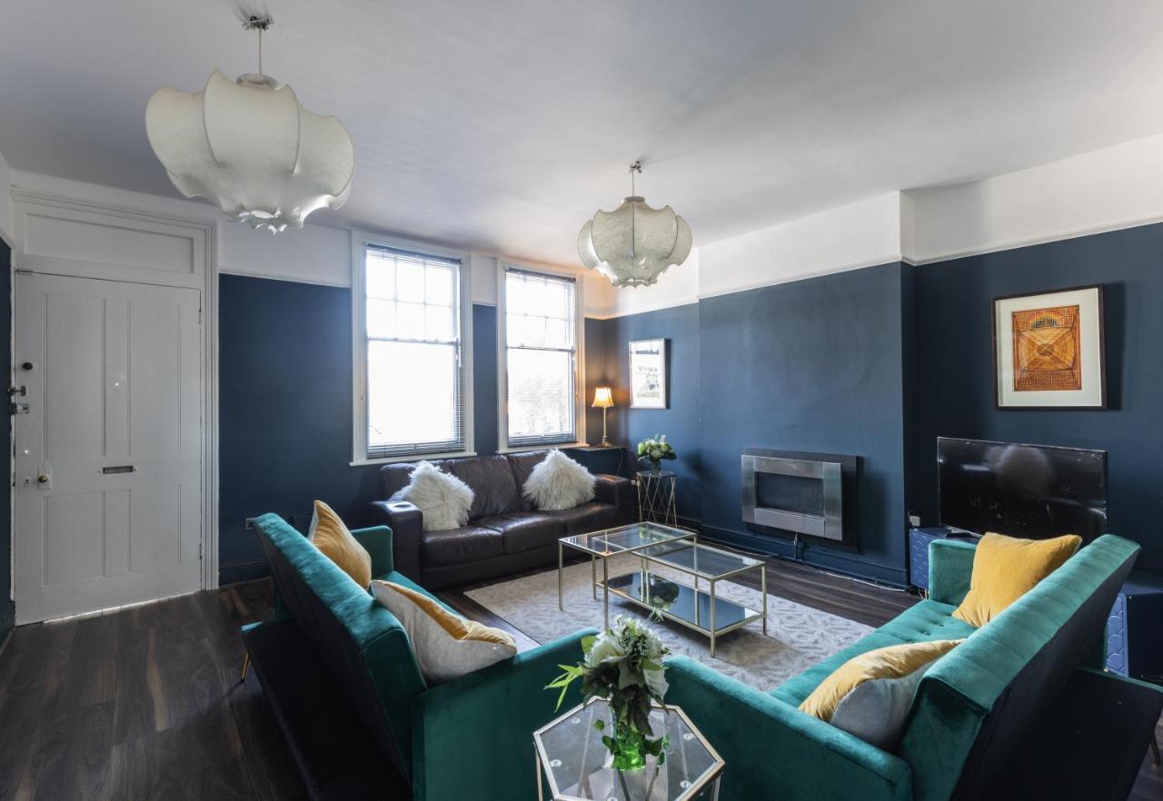Boutique Family Apartment In Celebrity Village. Barnt Green Eksteriør bilde