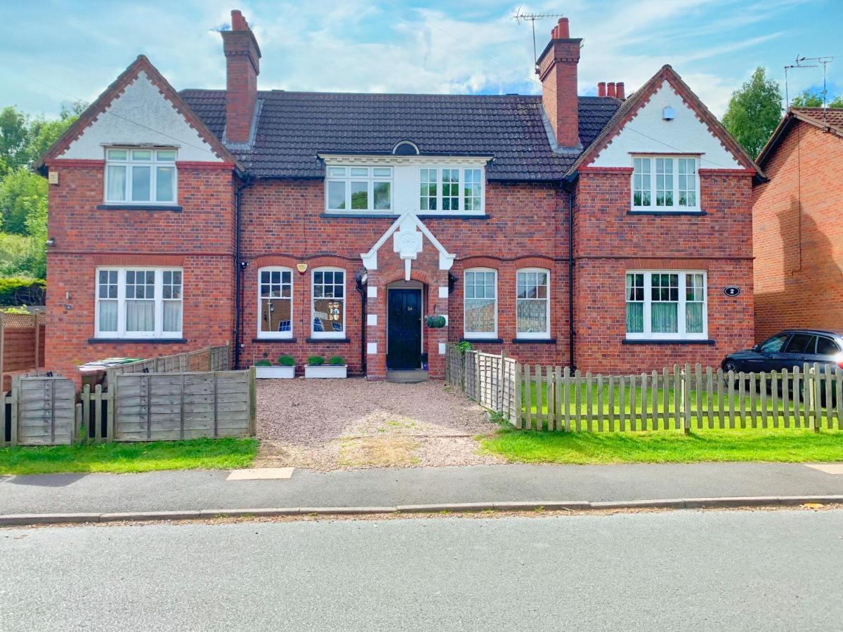 Boutique Family Apartment In Celebrity Village. Barnt Green Eksteriør bilde