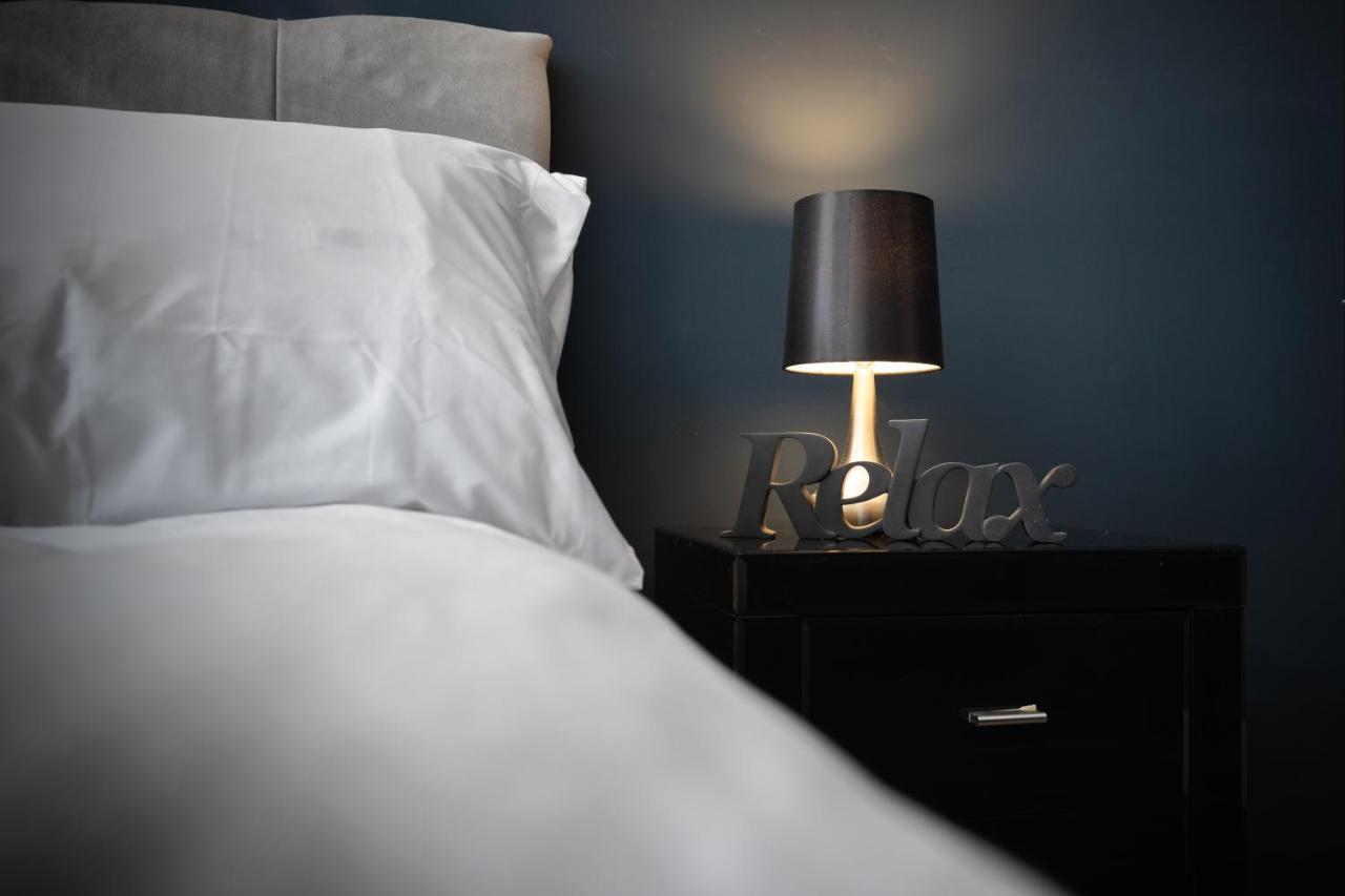 Boutique Family Apartment In Celebrity Village. Barnt Green Eksteriør bilde
