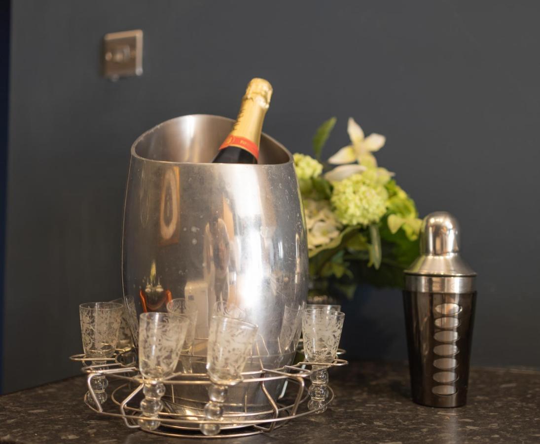 Boutique Family Apartment In Celebrity Village. Barnt Green Eksteriør bilde